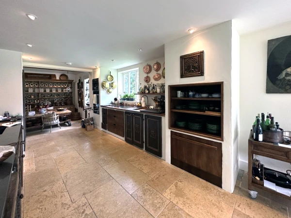 https://drive.arteslondon.com/2025/06/_cache/e094b2eb6e5f67dc5899bd52b2d946f2_09ef48e917c7bd663a536de84e63f9af.jpg.webp